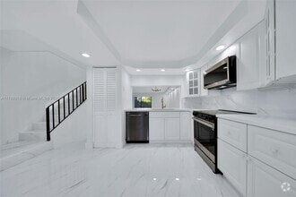 Building Photo - 10136 NW 41st St