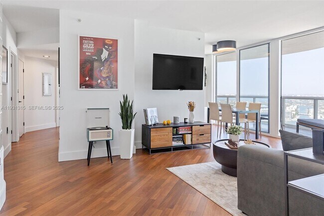 Foto del edificio - 6365 Collins Ave