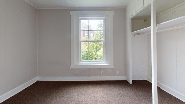 Building Photo - 808 7th St NW