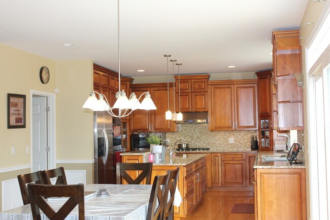Building Photo - 3086 Hopewell Dr