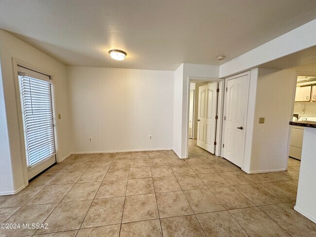 Foto del edificio - 5751 N Kolb Rd