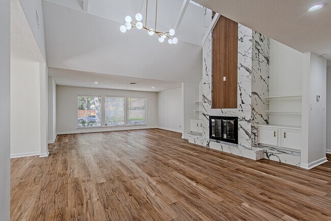 Foto del edificio - 3406 Forest Village Dr