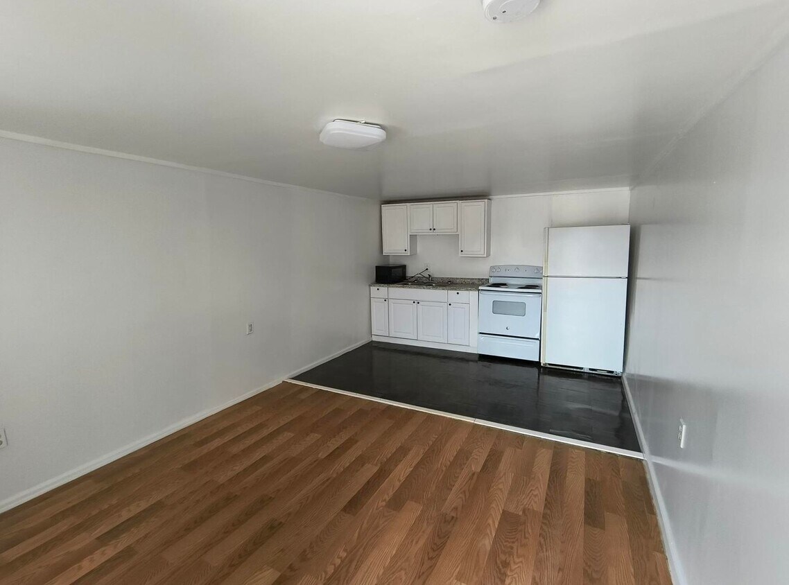 Foto del edificio - Cozy 1-Bedroom Retreat with 1 Parking Spac...