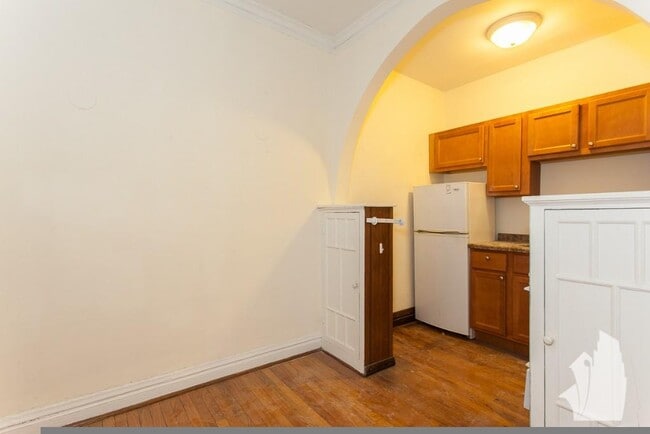Building Photo - 428 W Surf St