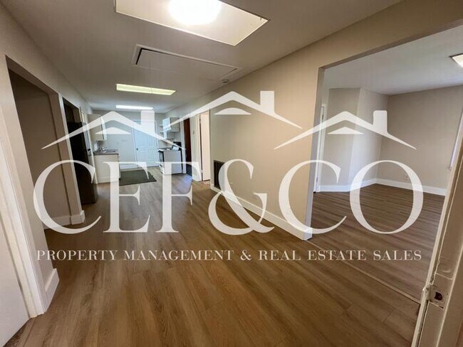 Foto del edificio - Adorably renovated 3 bedroom now available in Woodruff!
