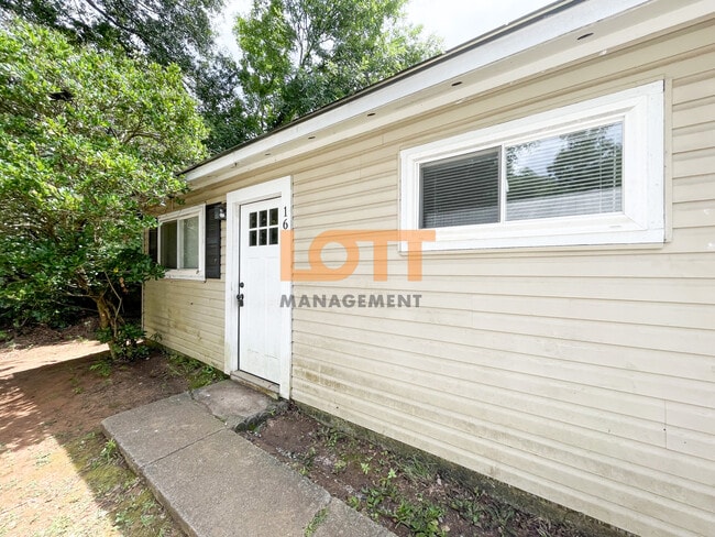 Building Photo - 10 Montis Dr