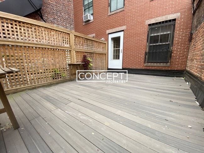 Building Photo - 1750 Washington St