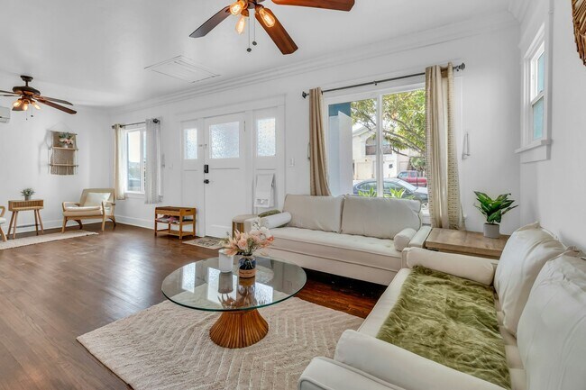Foto del edificio - 4239 Cherokee Ave