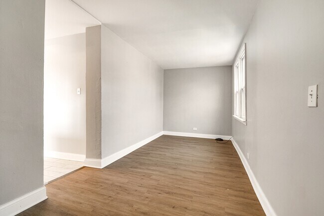 Foto del edificio - 9107 S Ellis Ave