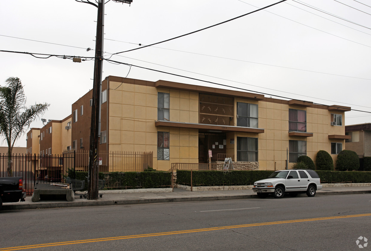 Primary Photo - Saticoy Square