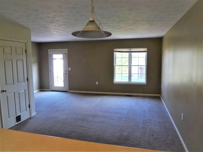 Foto del edificio - Spacious Townhouse with 2 Master Suites and Full Basement