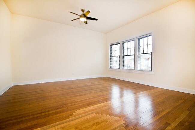 Foto del edificio - 2989 N Lawndale Ave