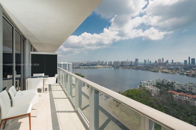 Foto del edificio - 16385 Biscayne Blvd