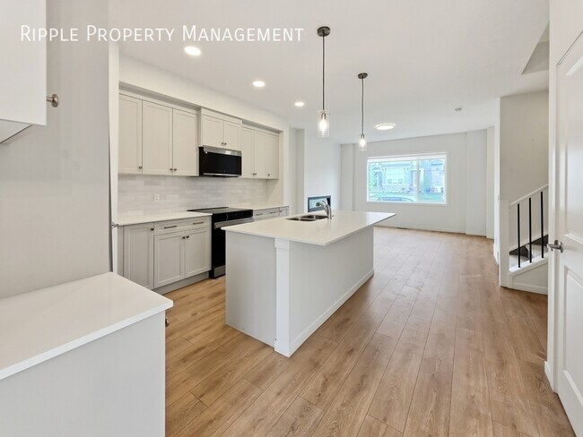 Photo du bâtiment - CHARMING 3 BEDS, 2.5 BATHS SINGLE-FAMILY HOME | MODERN COMFORT IN AIRDRIE