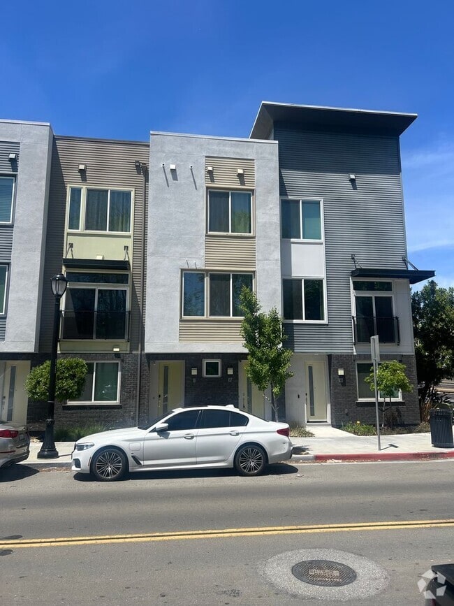 Building Photo - 107 W Julian St