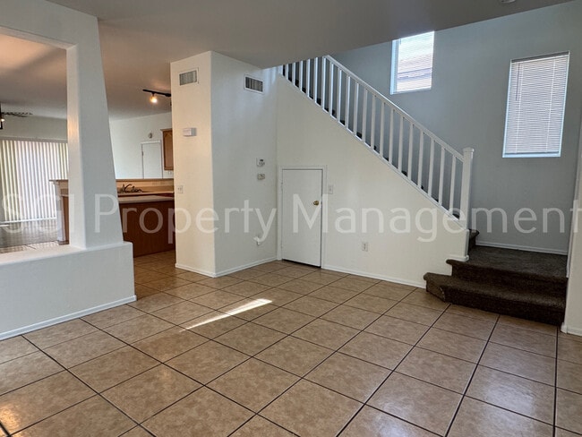 Foto del edificio - 4113 W Irwin Ave