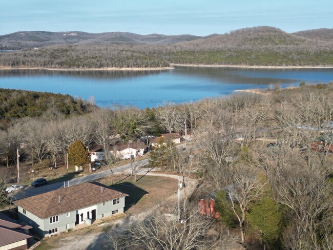 Foto del edificio - 350 Campbell Point Rd
