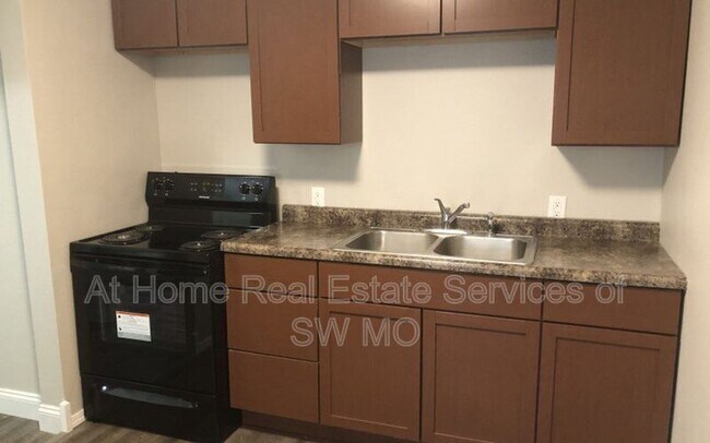 Building Photo - 2000 W College St