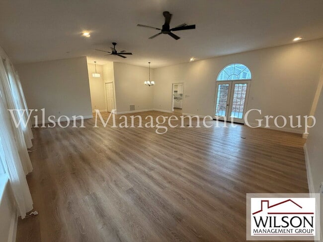 Building Photo - 2535 S Glen Eagles Dr