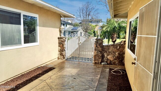 Foto del edificio - 889 Appleton Rd