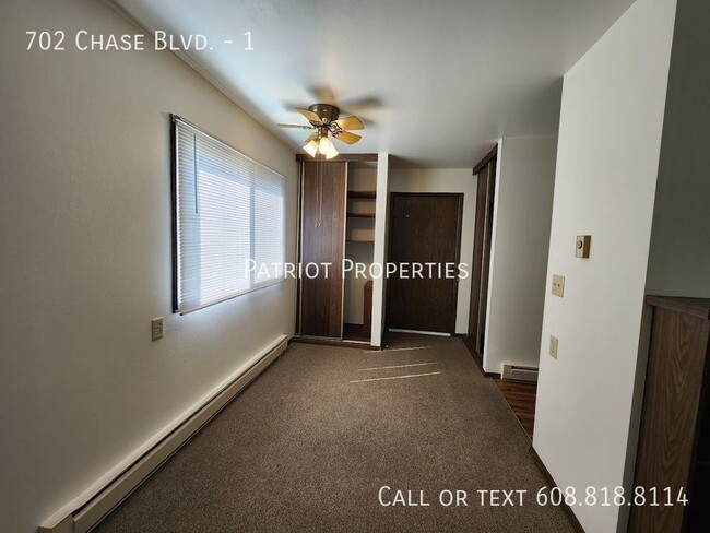 Building Photo - 1 bedroom/ 1 bath apartment in Sun Prairie...