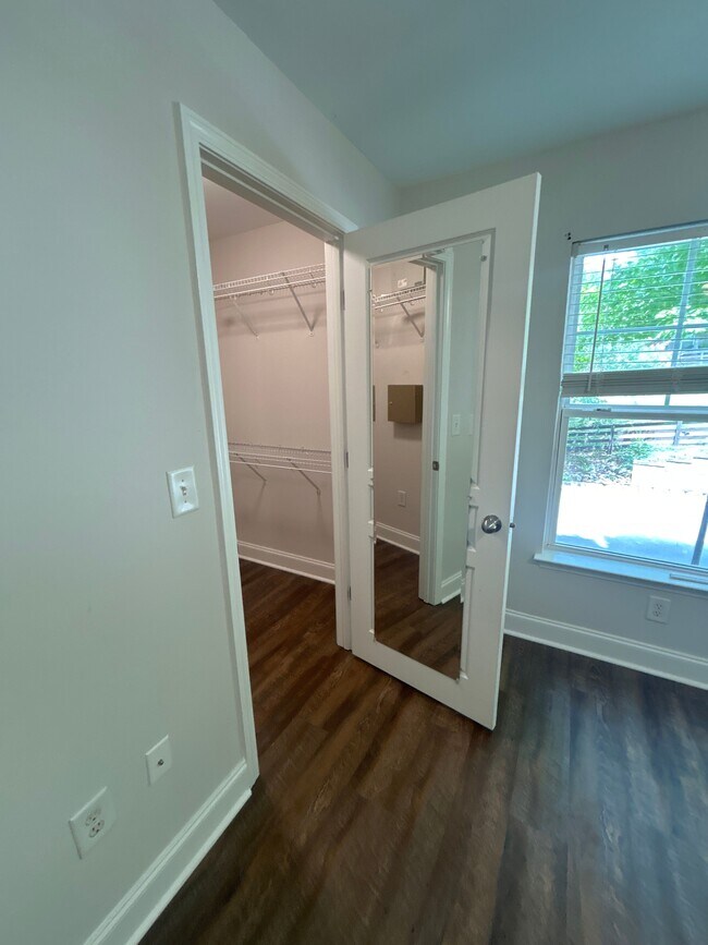 Foto del edificio - 3825 Cherokee Woods Way