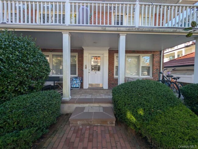 Foto del edificio - 235 W Broadway