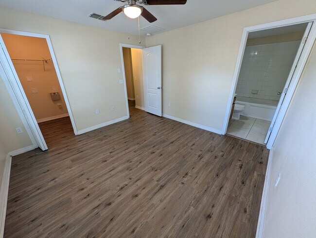 Foto del edificio - 3 Bed 2.5 Bath In Zephyrhills
