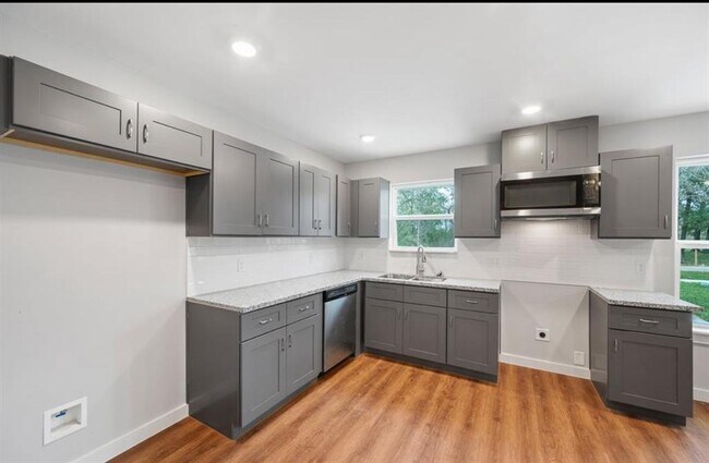 Foto del edificio - 8715 Bertwood St
