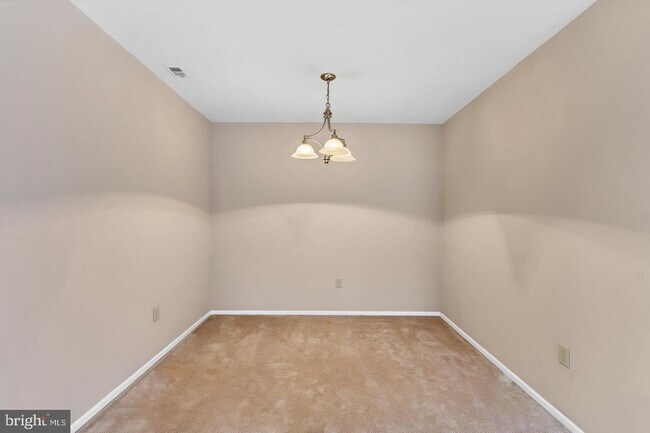 Building Photo - 2570 Riva Rd