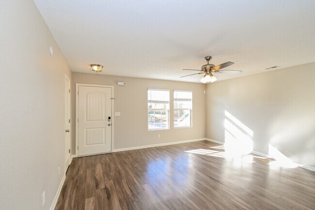 Foto del edificio - 10048 Chariden Dr