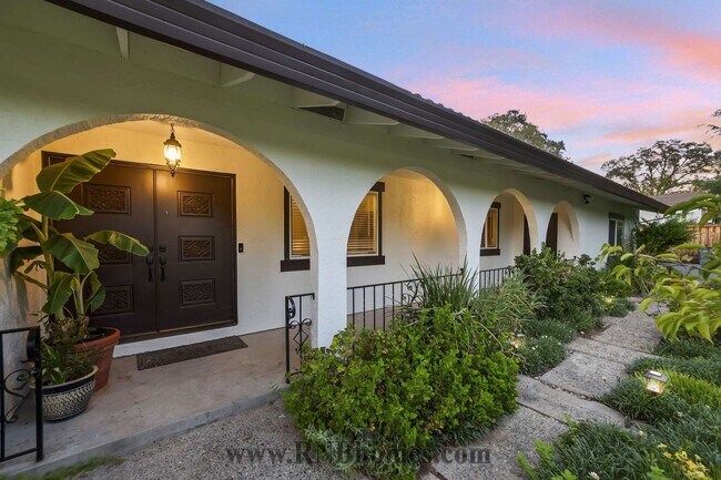 Foto del edificio - 4305 Whispering Oak Cir