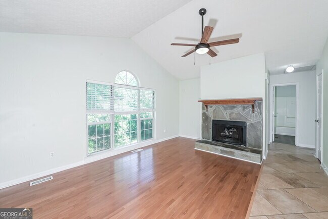 Foto del edificio - 3905 Saddlecreek Dr