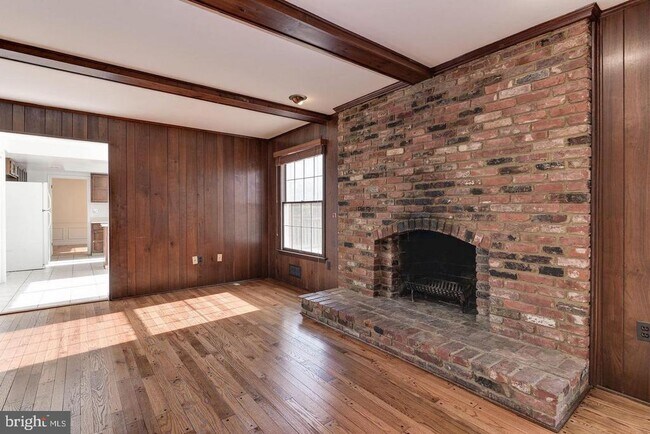 Building Photo - 9601 Persimmon Tree Rd