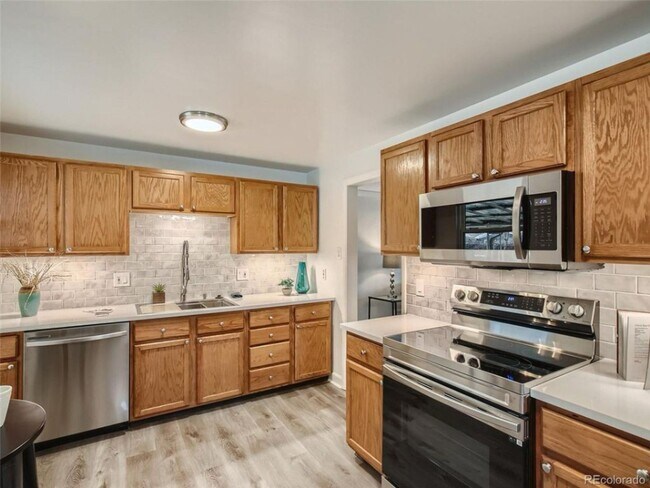 Building Photo - 3 Bedroom 2 Full Bath Single Family Home I...