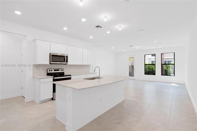 Building Photo - 8344 NW 7th Ct