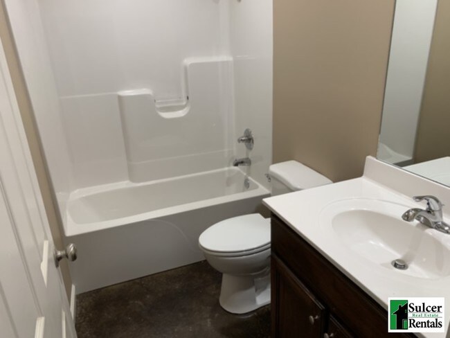 Foto del edificio - Like New Construction 2BR 2BA Duplex in Ea...