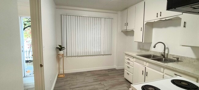 Building Photo - 701 6th Ave