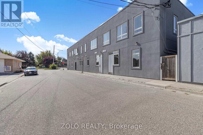 Building Photo - 206 Wellington St