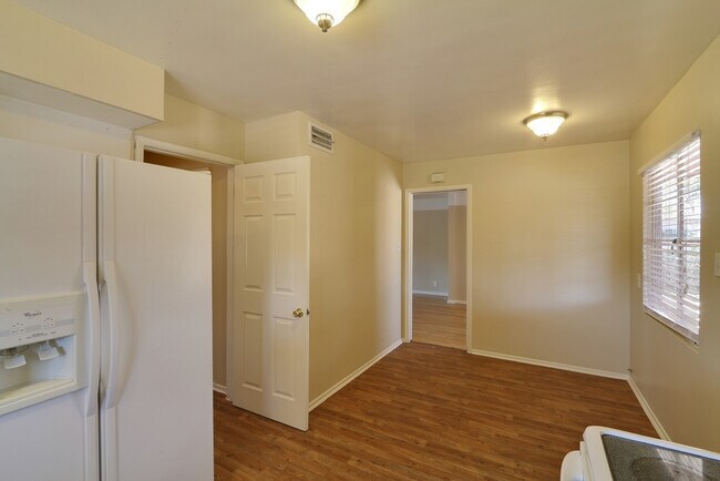 Foto del edificio - Spacious 3Bed/2Bath, 1-Story Ranch Home lo...