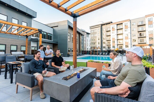 Photo du bâtiment - Stratus Apartments