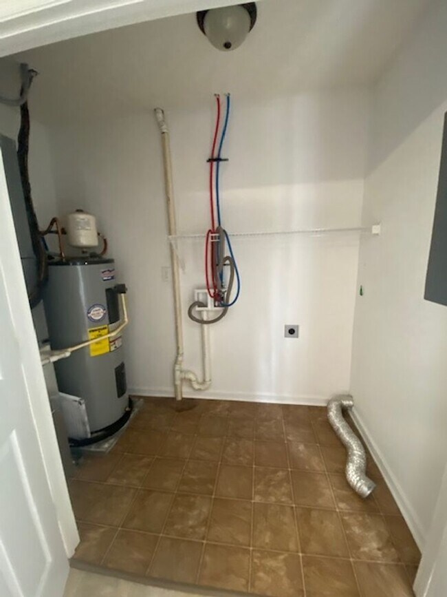 Foto del edificio - 1295 Pond Street