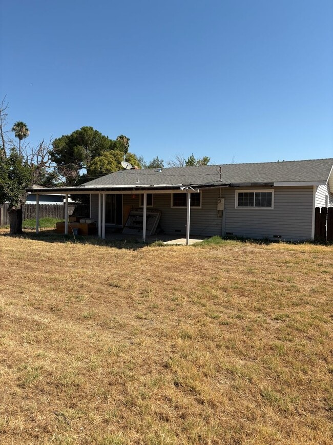 Building Photo - Chowchilla 3/2. A remodeld cutie!