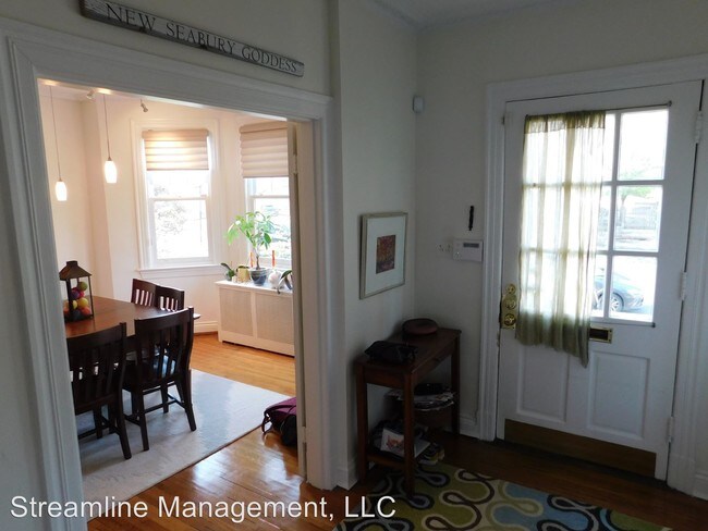 Foto del edificio - 3300 Cathedral Ave NW
