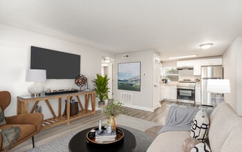 Building Photo - University Gardens