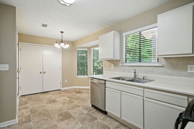 Foto del edificio - 3045 Wildflower Ln SW