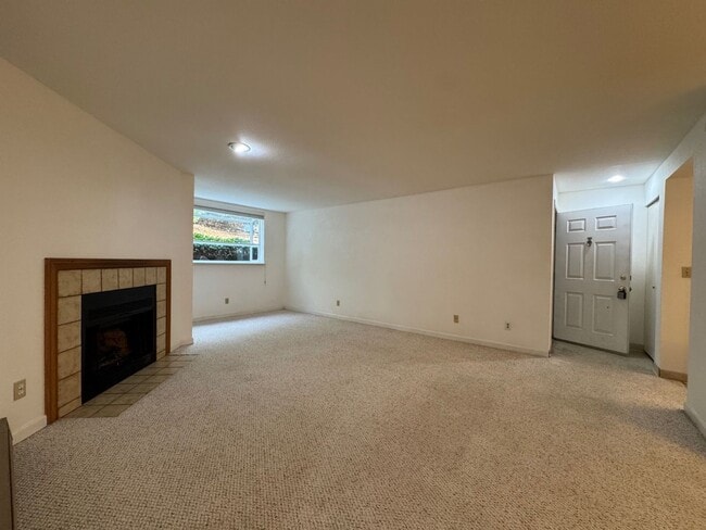 Photo - Cozy 2 Bed 1 Bath Condo, Wensley Court Fac...