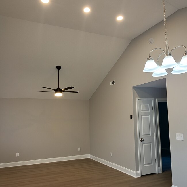 Building Photo - 1630 S Greenwood Ave