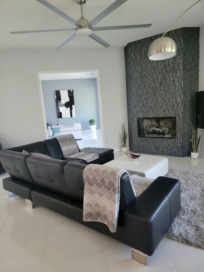 Foto del edificio - 5 Curie Ct