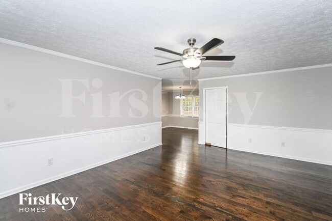 Building Photo - 1325 Oak Terrace